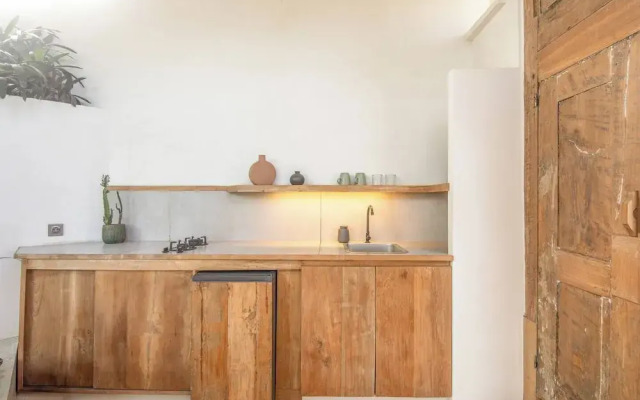 Chic 1-br Villa With Pool, 800m From Echo Beach
