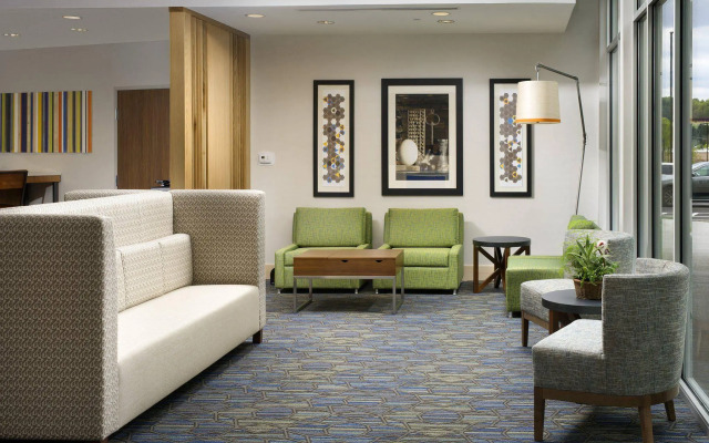 Holiday Inn Express & Suites Altoona by IHG