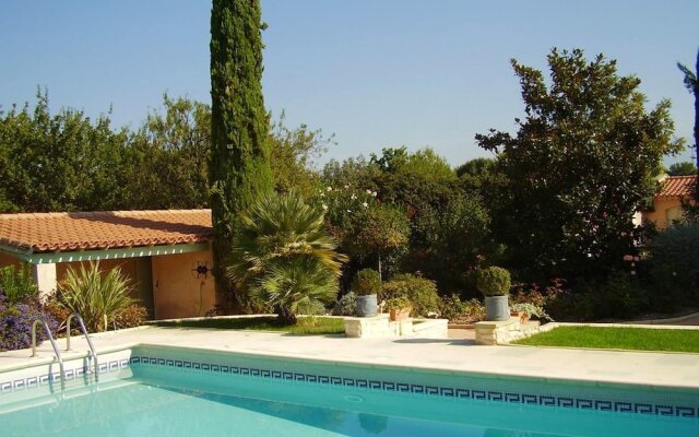 House With 2 Bedrooms In Carpentras With Shared Pool Enclosed Garden And Wifi 31 Km From The Slopes