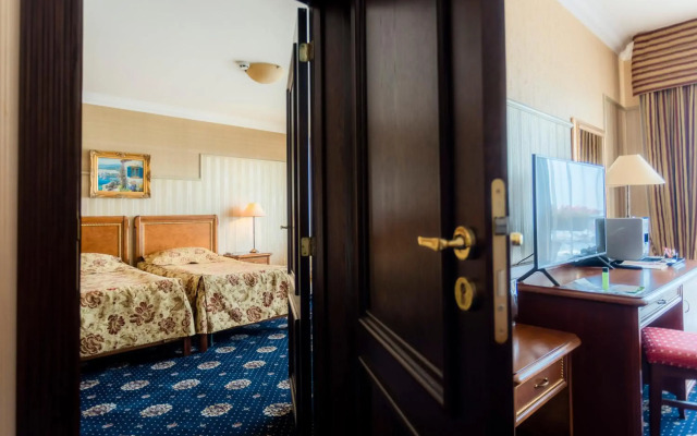 Palace-Marina Dinevi Hotel