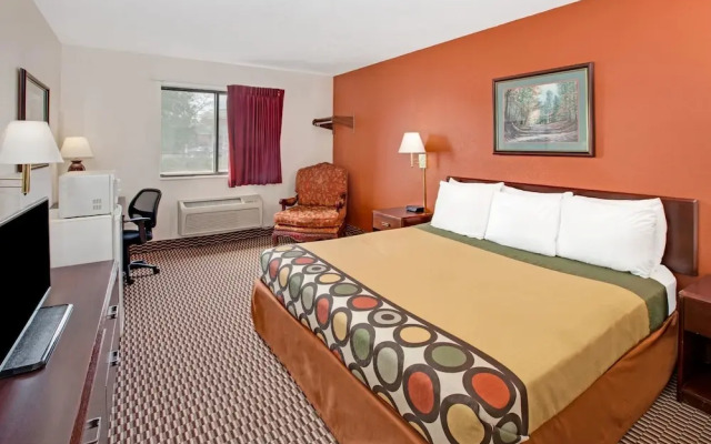 Super 8 by Wyndham Crystal Lake