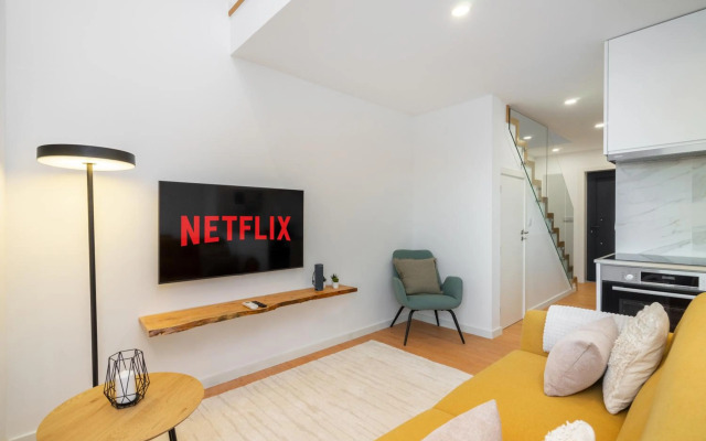 WHome Riverside View Premium Apartment w/ AC & Terrace