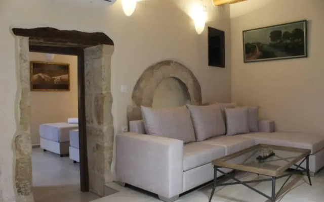 Stone Villa with swimming pool-BBQ!