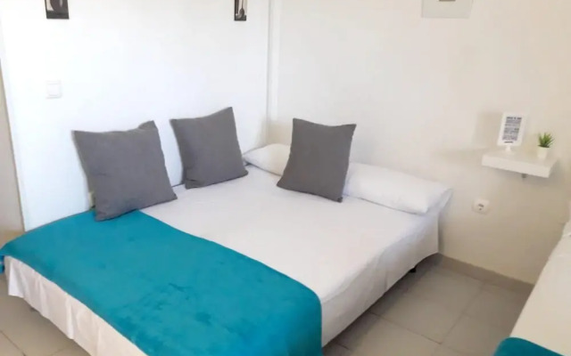 Studio in Benalmádena, With Wonderful sea View, Shared Pool, Balcony