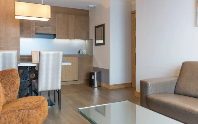 Luxury Apartment With a Balcony in the Lively Arc 2000