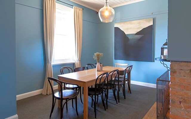 Robertson Public House