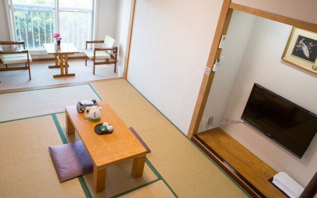 Atami Red House