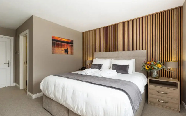 Castle Varagh Hotel & Bar