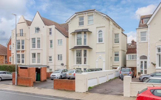 Luxury Granada Apartments - 1 & 2 bed FLATS Perfect for Contractors, Family, Students near Seafront