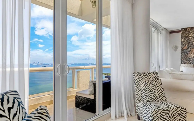 Cozy Oceanview Retreat on the Bay