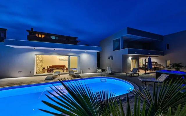 Nice Home in Kastel Stafilic With Wifi and 3 Bedrooms