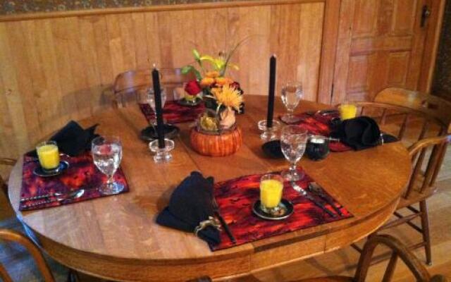 Abe's Spring Street Guest House