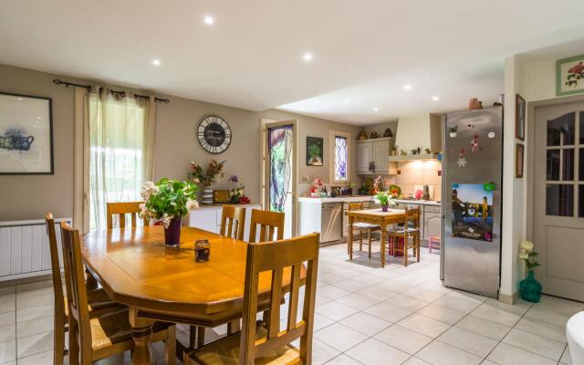 Comfy Holiday Home In Espère With Private Pool