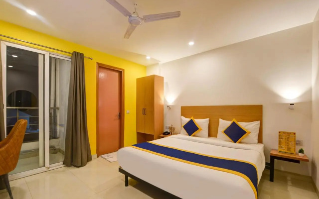 OYO Rooms 813 near Omaxe City Centre