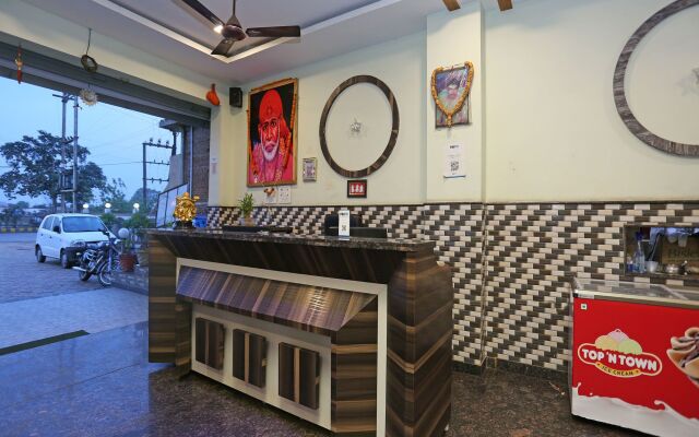 OYO 12376 Hotel Dhanraj