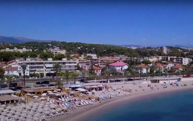 Apt Golfe Juan - 5min des plages - Parking privée - Piscine Rooftop