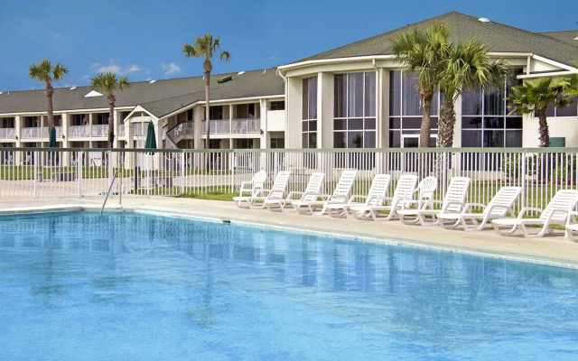 Days Inn & Suites by Wyndham Jekyll Island
