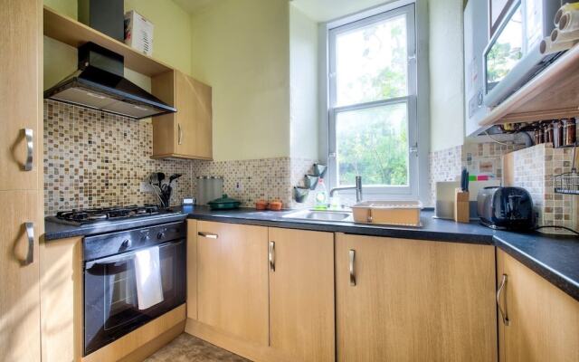 Cosy 2BR Flat Near King's Theatre
