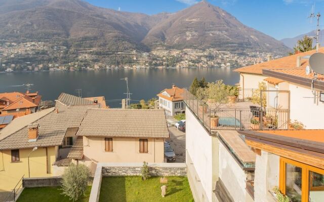 Pozzo Vertical Apartment With Garden and Parking