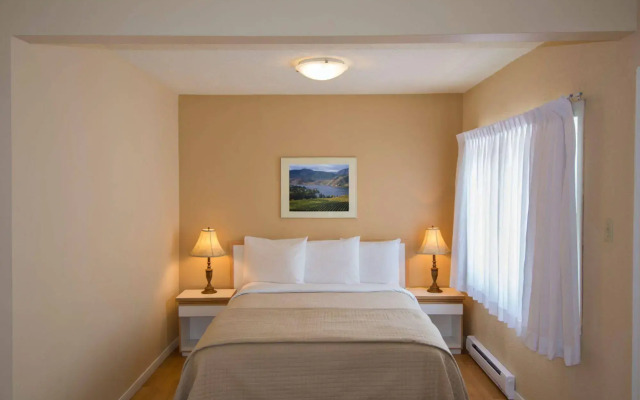 Crown Resort Motel