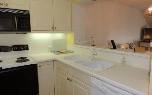 Laurel Court #308
