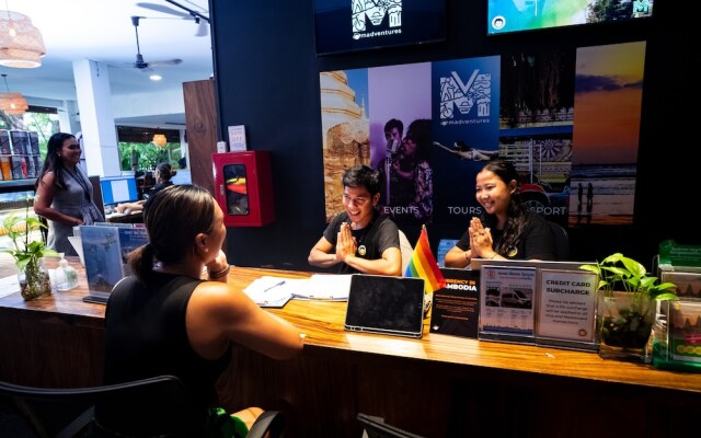 Mad Monkey Phnom Penh - Hostel