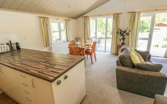 Oak Lodge