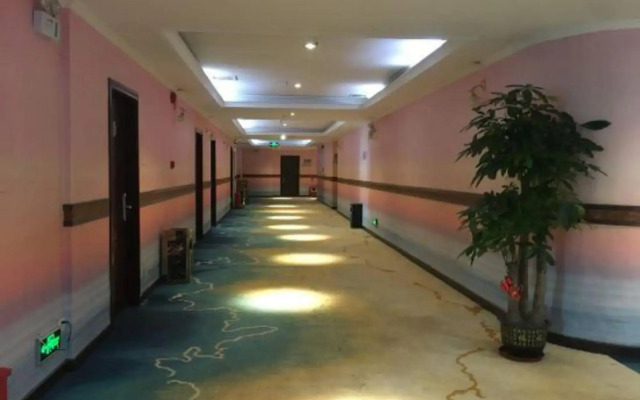 Jinhuang Theme Hotel