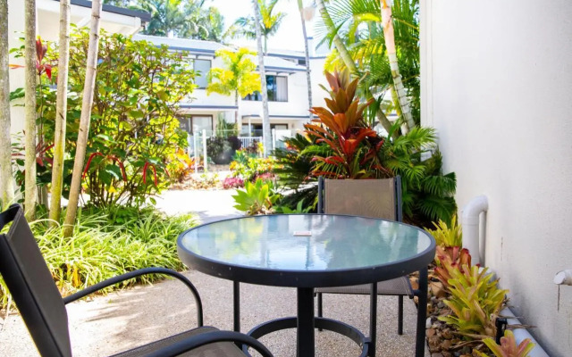 2 Bedroom Renovated Townhouse, Walk to Noosa River