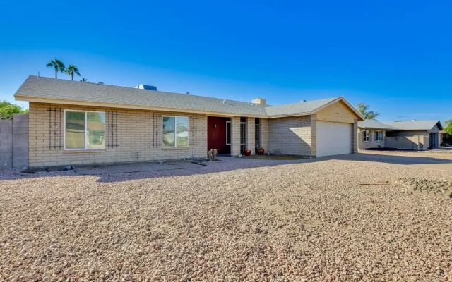 Pool, Patio & Fireplace: Glendale Oasis!