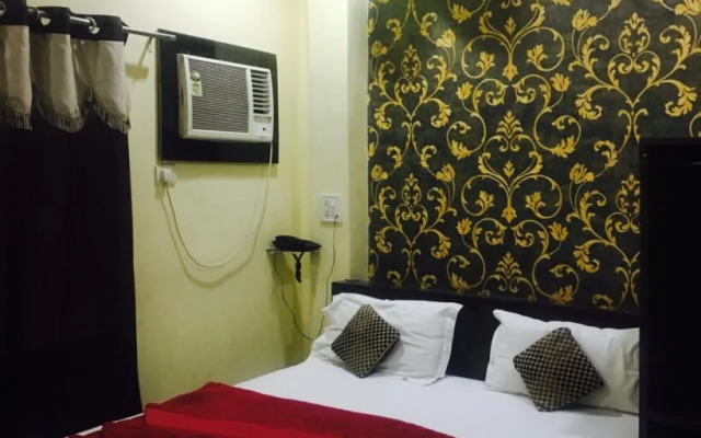 Hotel Divine Inn