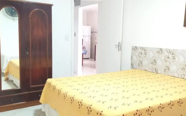 Casa 02 dorm na Rua Salmao