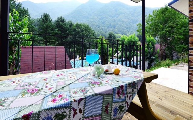 Funnymungmung Galaxy House