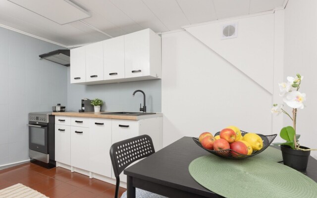 Warsaw Mickiewicza Apartment by Renters