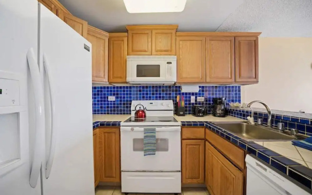 Kona Alii Oceanview Pool Shops & Restaurants