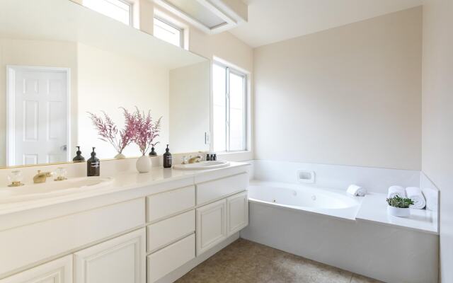 Flamingo by AvantStay | Desert Oasis 10 Mins to Coachella w/ Pool