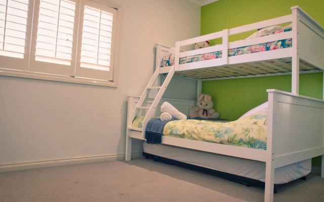 Magnificent Lakeview House - Long Jetty