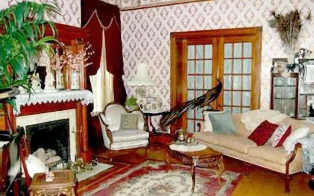 Schuster Mansion Bed & Breakfast