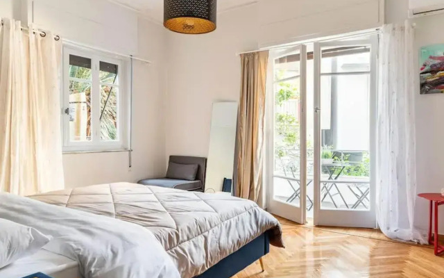 New Huge 5bdr/2bath Apt(+Netflix)/1min Toacropolis