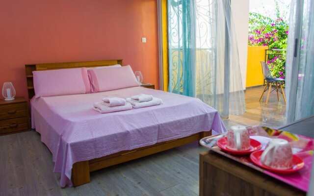 Room in Villa - The White-orange Bedroom With a Pleasant View Overlooking the Lake
