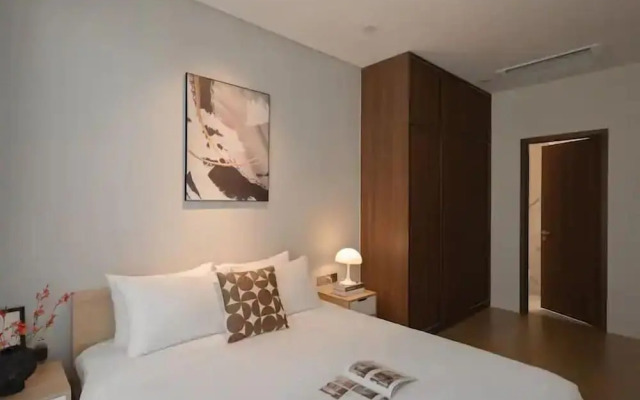 The Metropole The Galleria The Crest