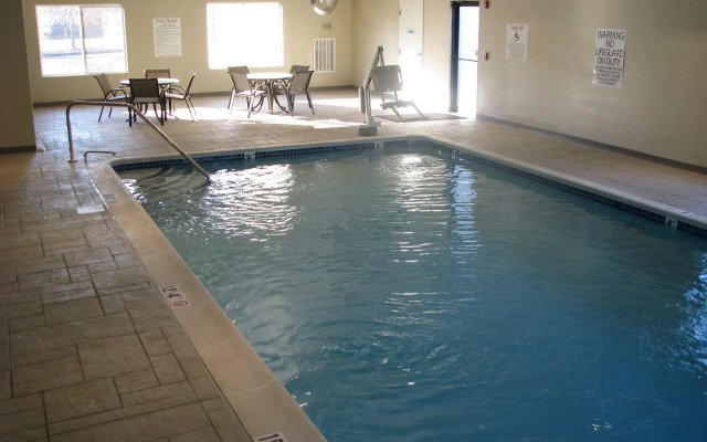 Holiday Inn Express Vernon - Manchester by IHG