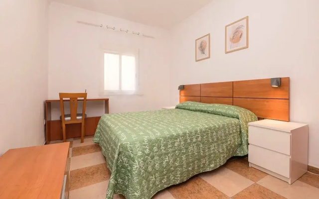 Velbar in Cadiz With 3 Bedrooms and 1 Bathrooms