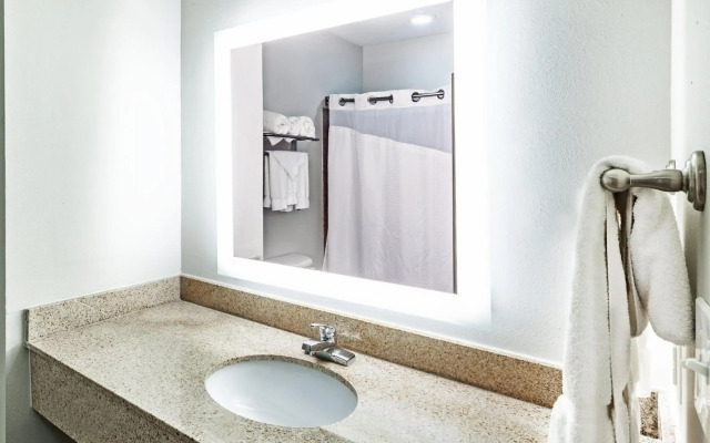 Cobblestone Inn & Suites - Fort Madison