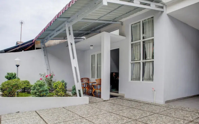 Wisma Yani Syariah by OYO Rooms