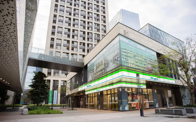 Laisite Theme Apartment (Guangzhou Science City, Greenland Central Plaza)