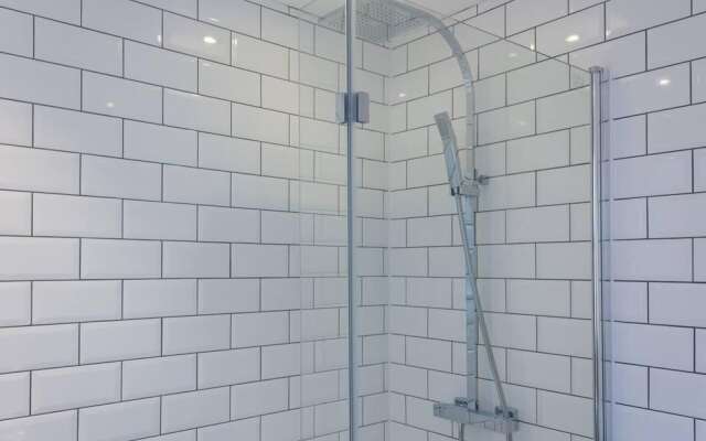 Lovely 4-bed House in Liverpool