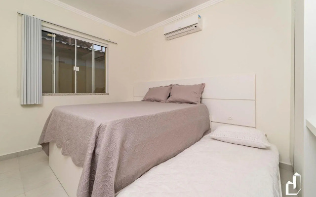 Casa térrea com 02 dormitórios