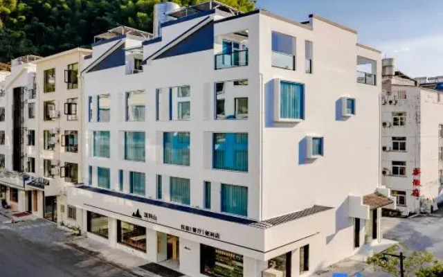 This Youshan Homestay (Huangshan South Gate Transfer Center)