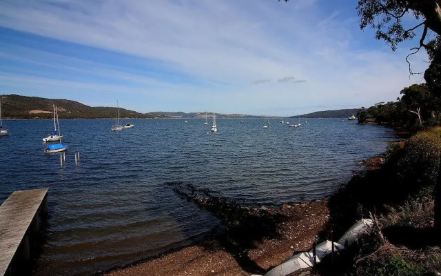 Waterfront Holiday Home - Esplanade 54